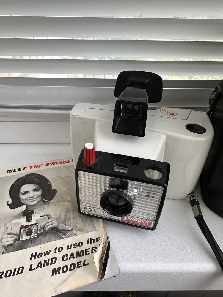 Polaroid Swinger Model 20