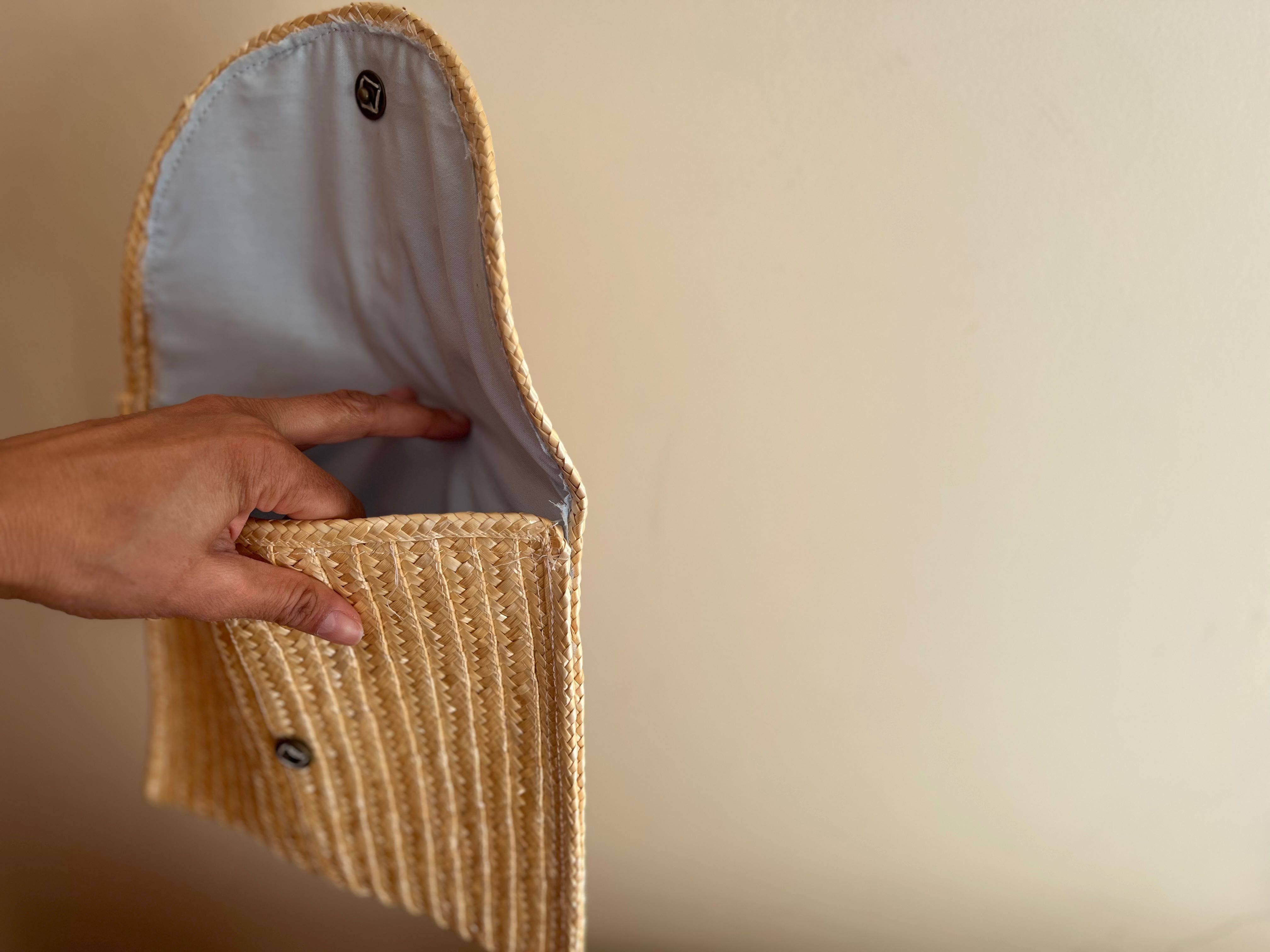Carteira tipo clutch em palha de centeio (Novo)