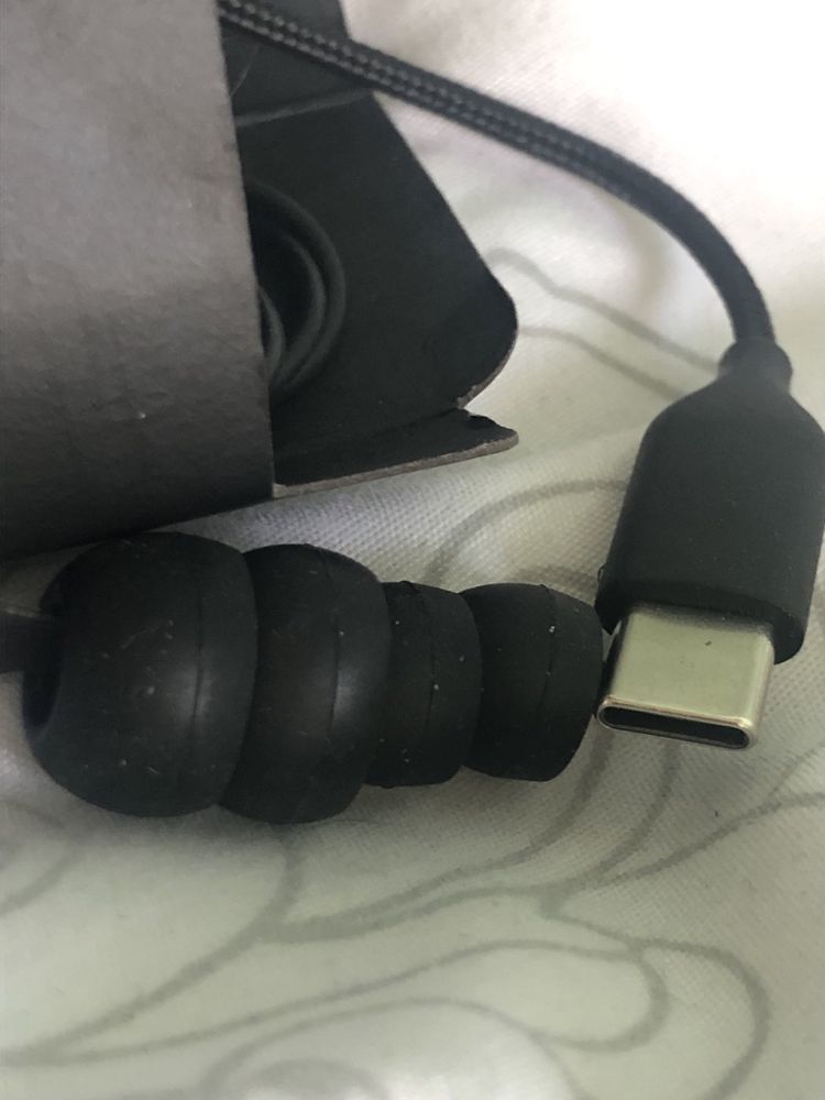 Słuchaweki przewodowe douszne typu akg na usb-C