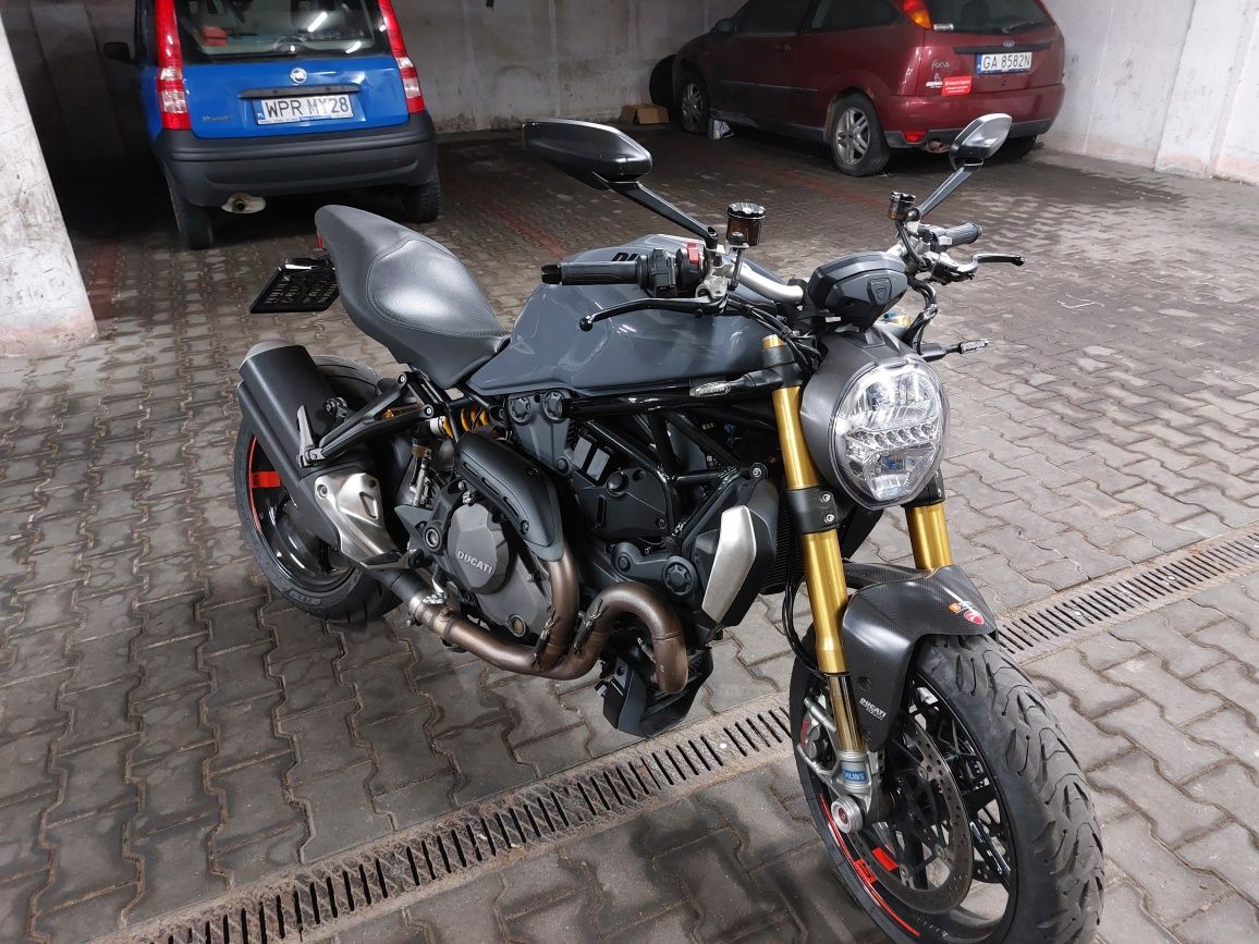 Ducati Monster 1200s