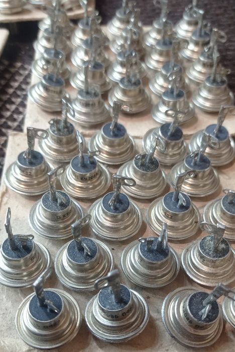 Продам тиистори КУ 204, КУ 208