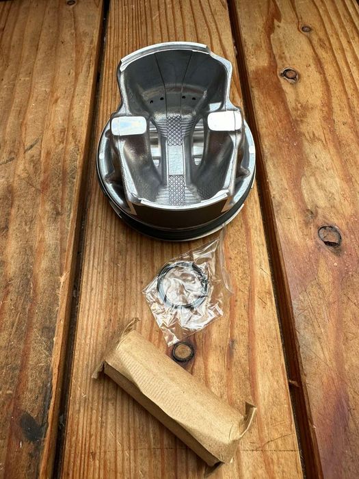 Поршень Audi 3.0 Tfsi CRE