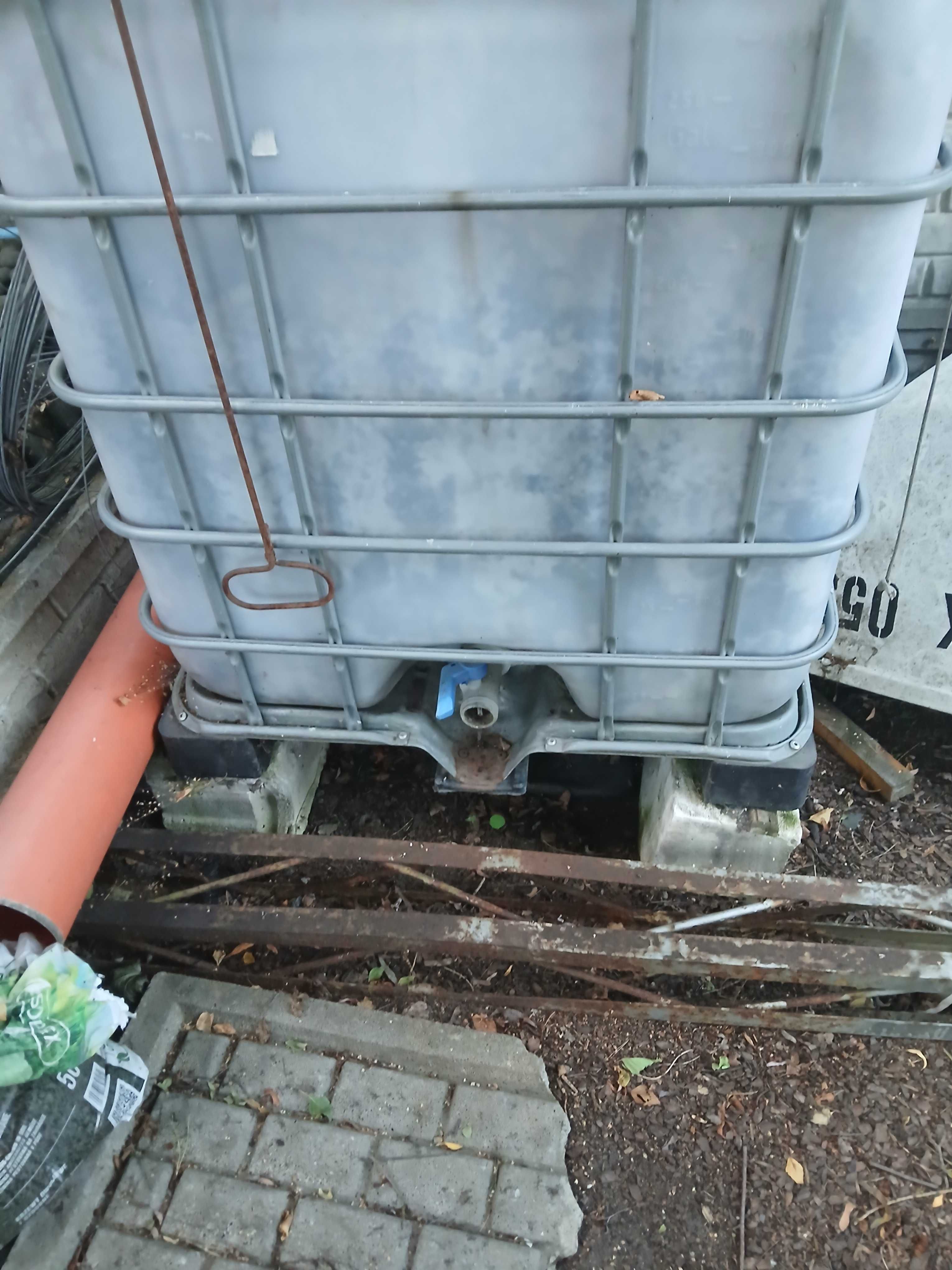 Mauzer na wode 1000 l po wodzie