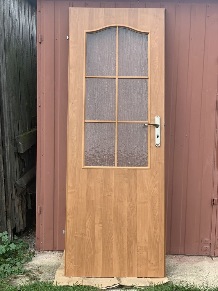 Drzwi z demontarzu z oscieżnica