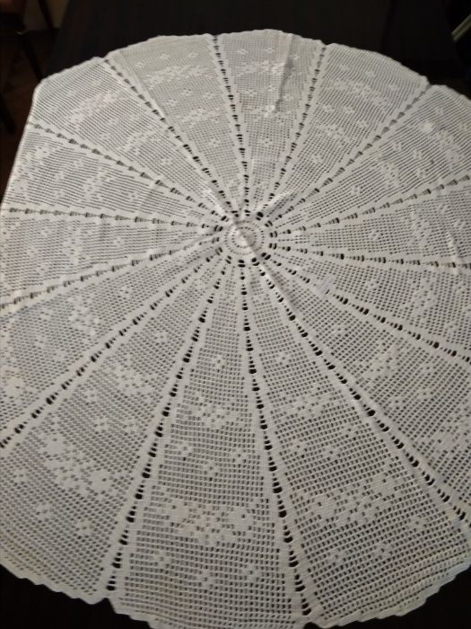 Toalha de mesa Redonda em linha fina branca