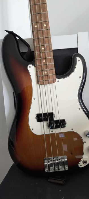 Gitara basowa Fender Player Precision Bass PF 3TS