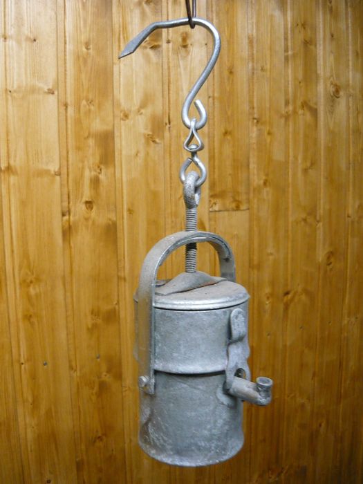 Lampa górnicza karbidowa.