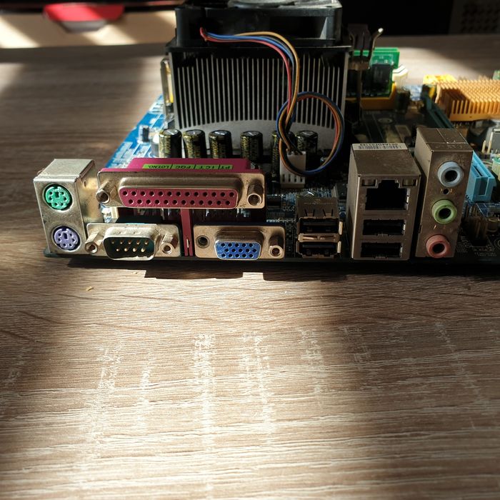 Gigabyte GA-m61sme-s2/ram/procesor