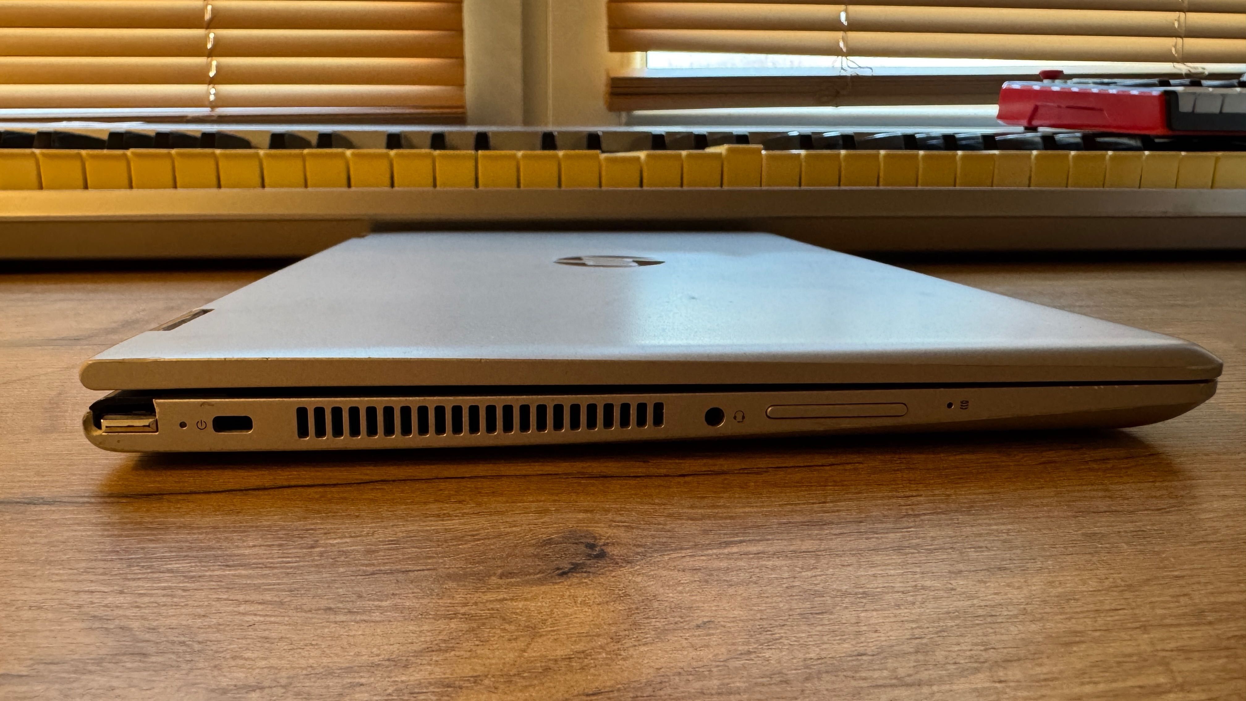 HP Pavilion x360 Convertible i5-7200 CPU, 8 GB RAM, 1 TB