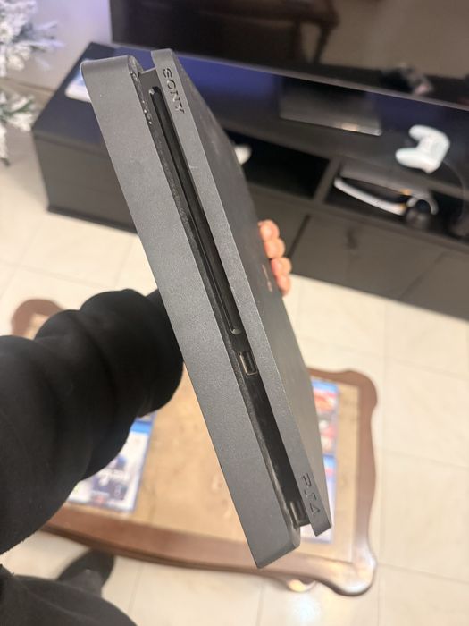 PS4 Slim 1TB em perfeito estado