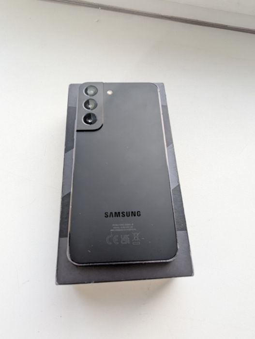 Телефон Samsung S22