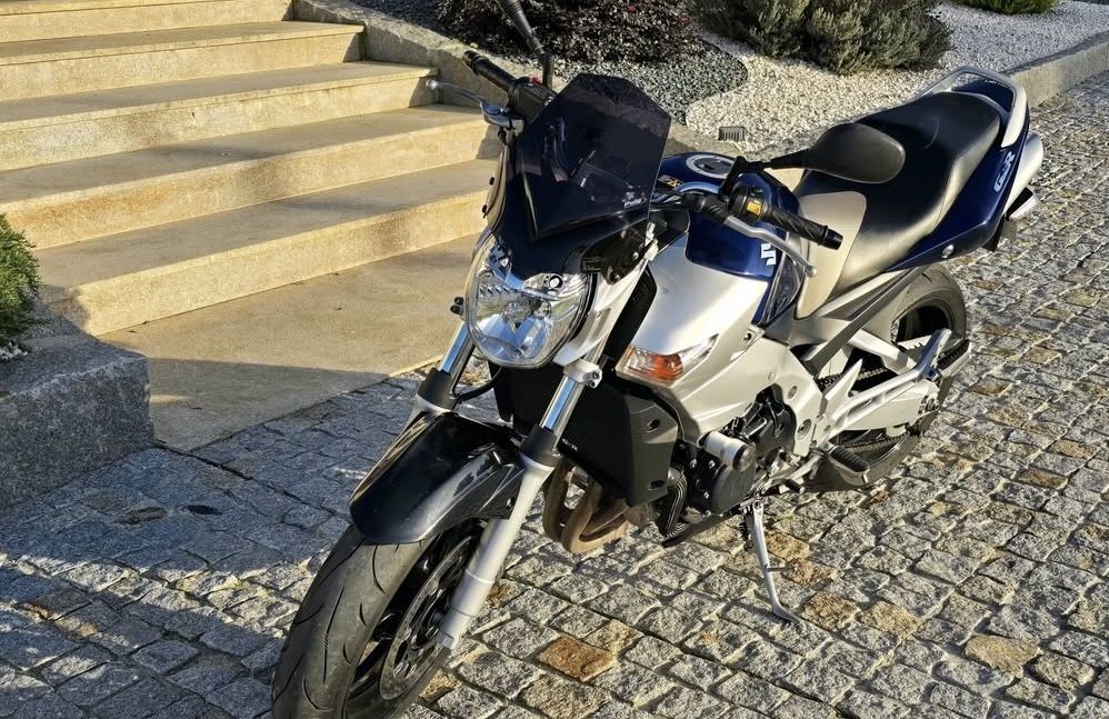 Suzuki GSR 600 ano 2006