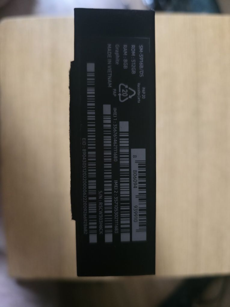 Smartfon Samsung Galaxy S23+ Plus 512GB w kolorze szarym z pudełkiem