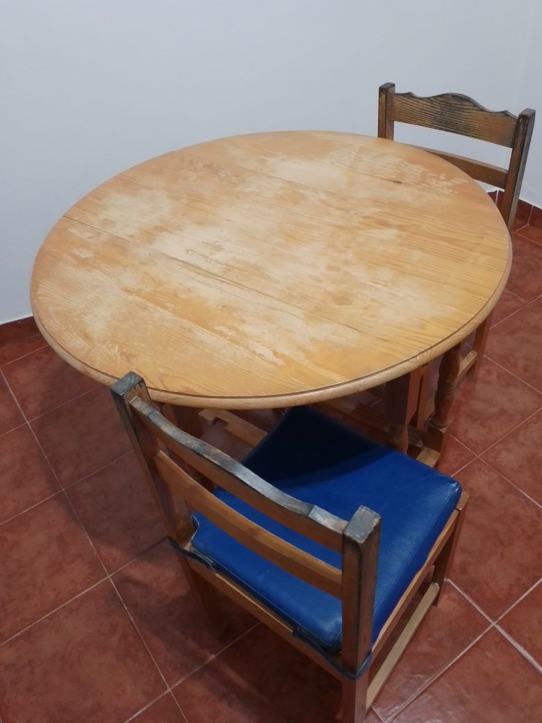 Mesa cozinha e duas cadeiras