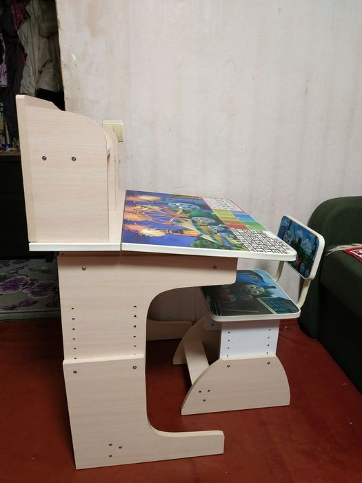 Письменный стол, парта, Зростаючі меблі стіл та стілець, растущий стол