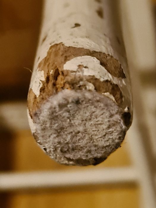 Oryginalne stare  krzesło, bambus, róże