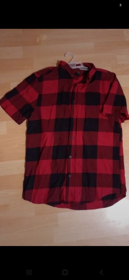 Czarno-czerwona koszula w kratę z krótkim rękawem M