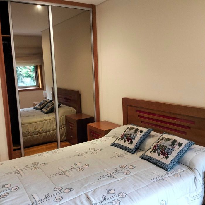 Apartamento T2 mobilado com garagem fechada