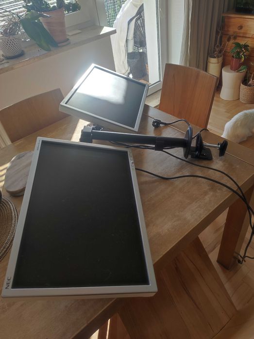 2 x monitor NEC EA221WMe + ramie na 2 monitory !!!