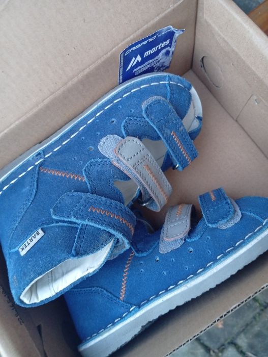 Nowe buciki profilujące stópke r.25