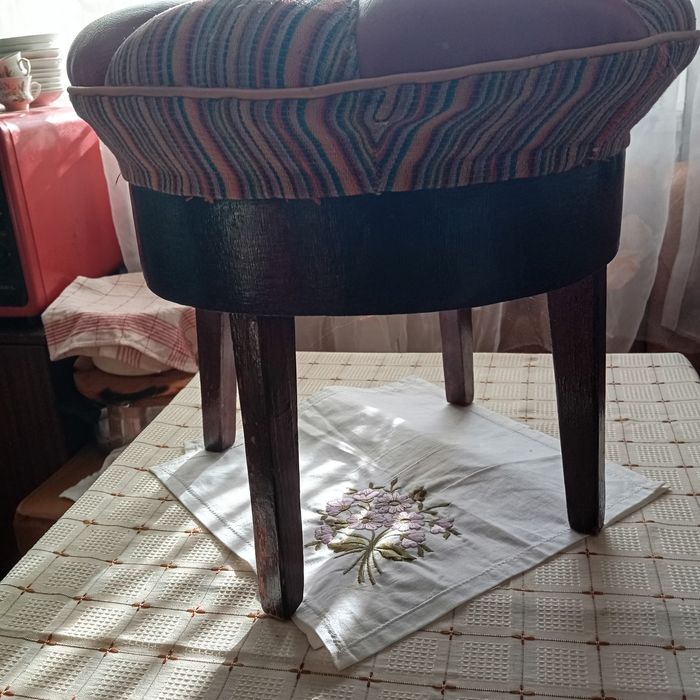 Продам два пуфика Италия кожа