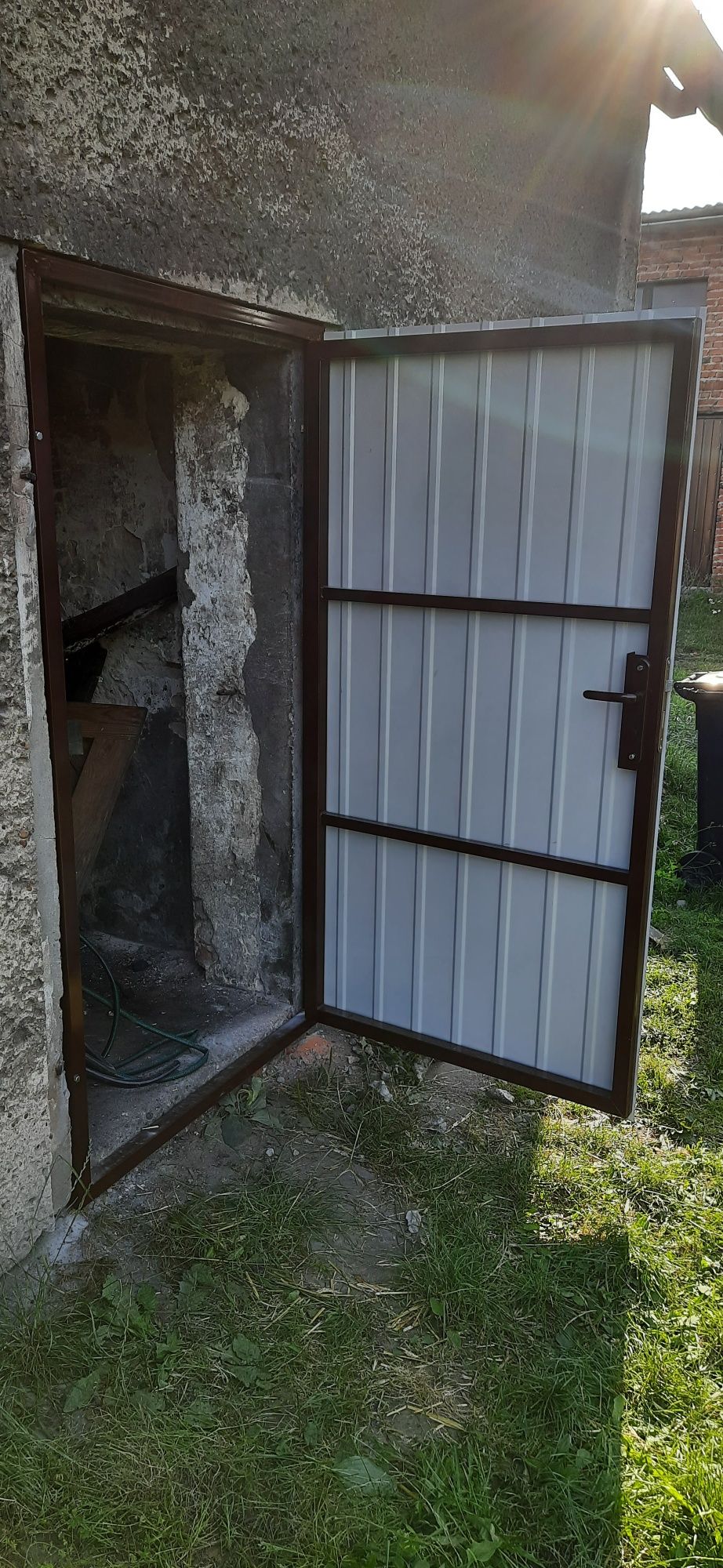 Brama garażowa drzwi dwuskrzydłowa