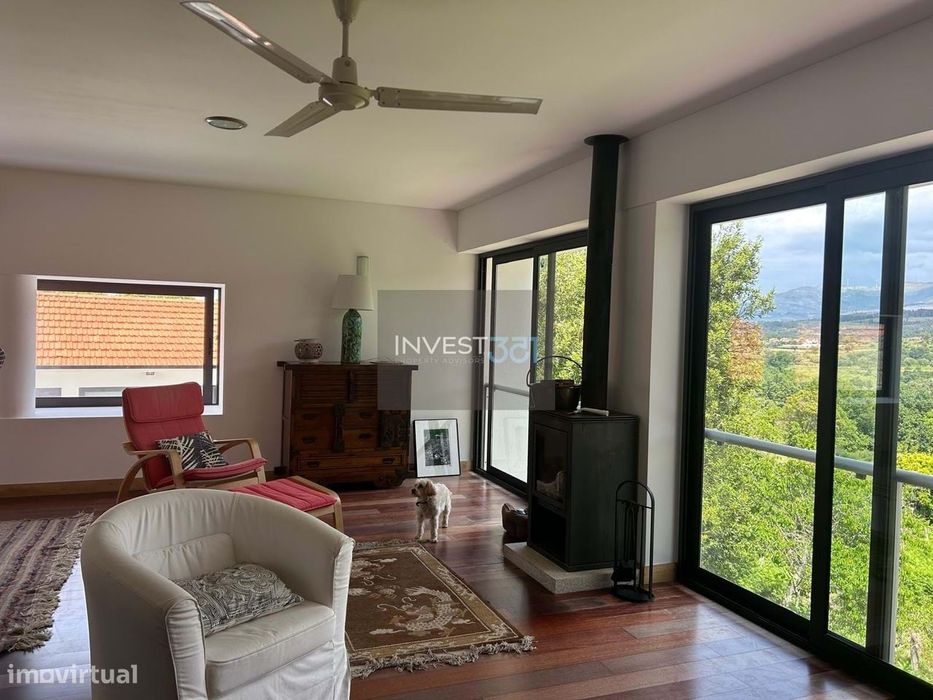 Moradia T3 + T1 em S. Julião