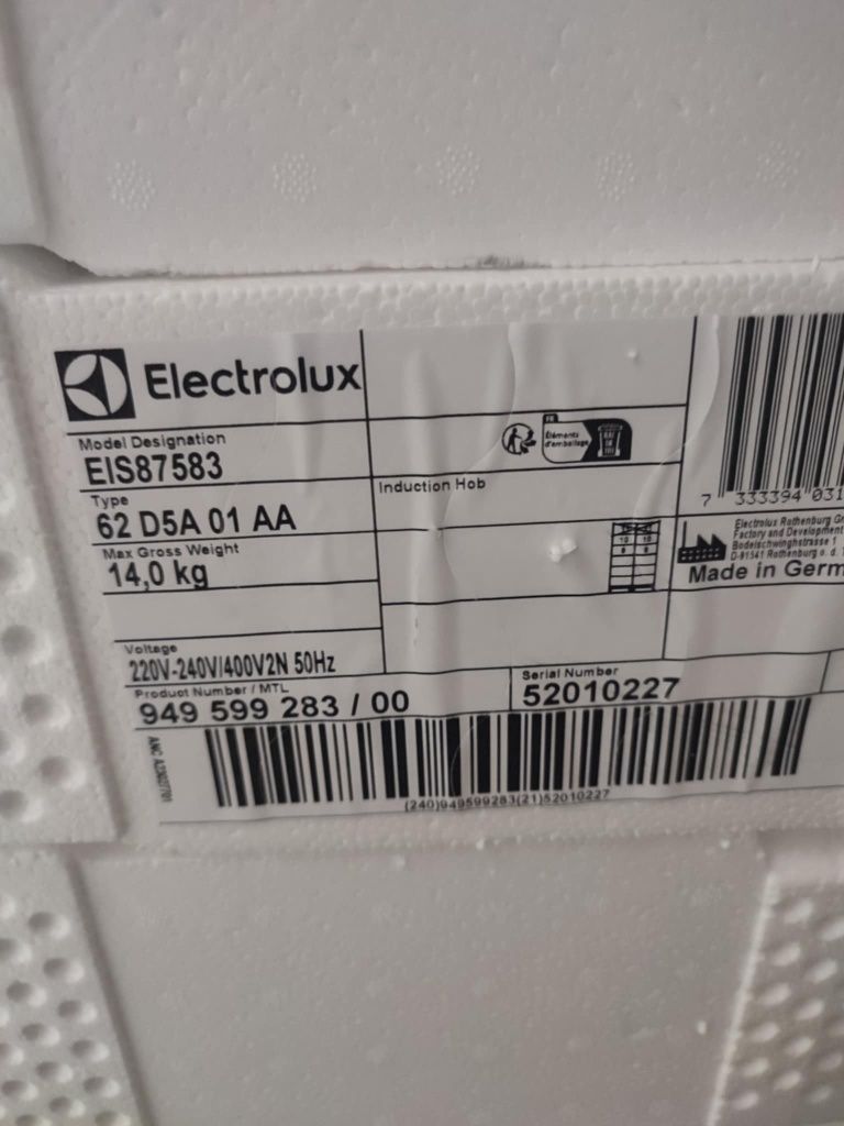 Płyta indukcyjna Electrolux EIS87583  SLIM-FIT 80 cm Czarny