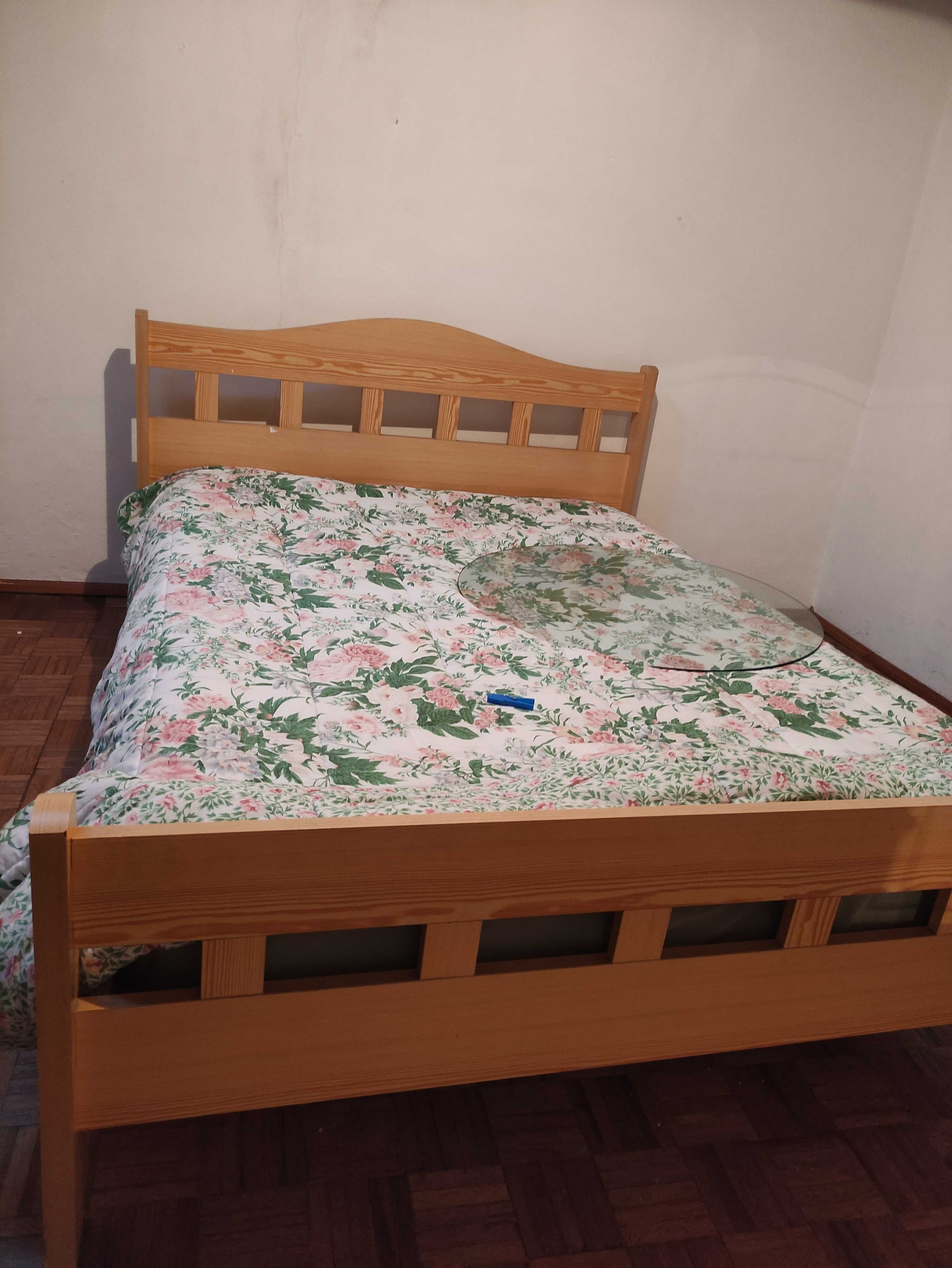 Cama de formica com colchão