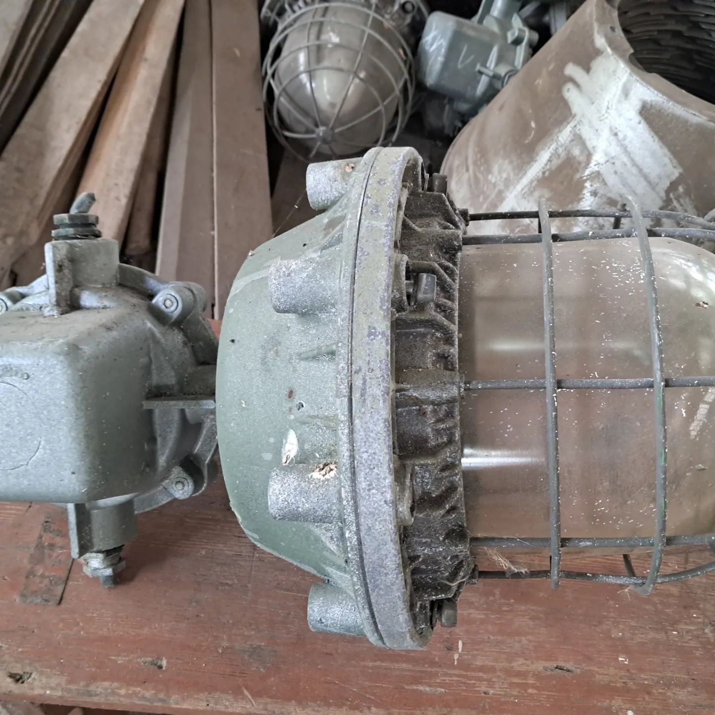 Lapa przemysłowa klosz aluminiowy  OMP