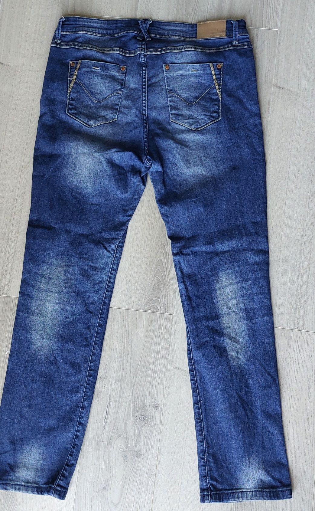 Niebieskie spodnie męskie dżinsowe marki DENIM1982 stan bardzo dobry