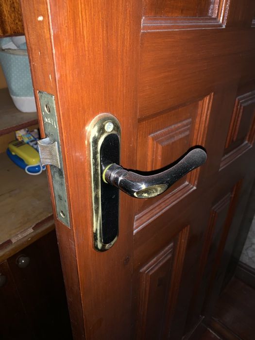 Двері на лоджію натуральне дерево.