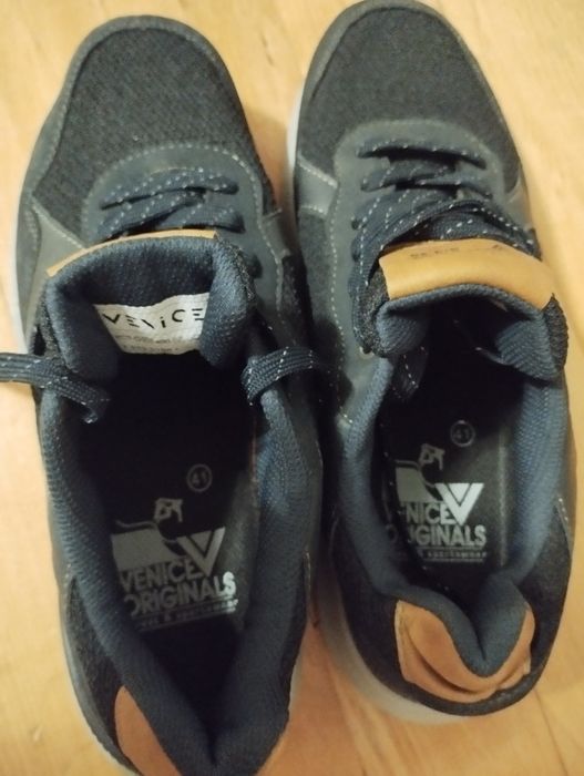 Чоловічі кросівки.Нові,41 розмір.