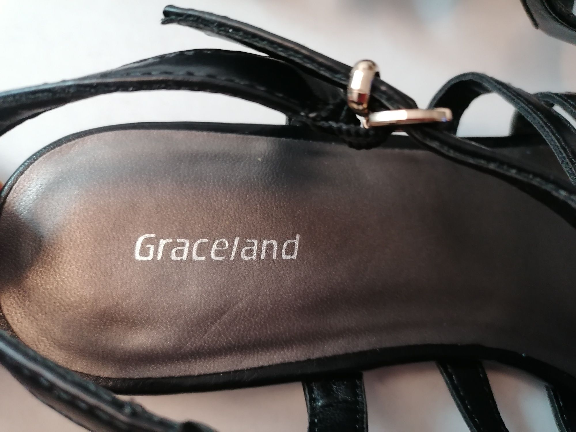 Sandálias pretas Graceland n° 39, novas