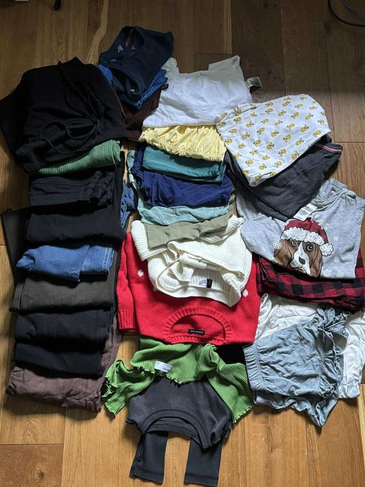 Box z dziewczęcymi ubraniami