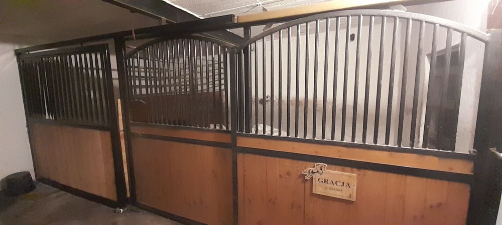 Boksy do koni bardzo mocnej konstrukcji