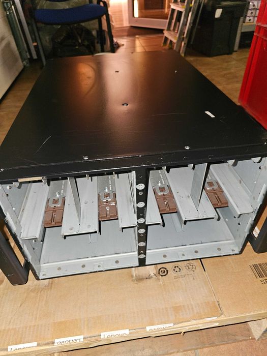 APC Smart-UPS RT 15kVA RM 230V bez akumulatorów