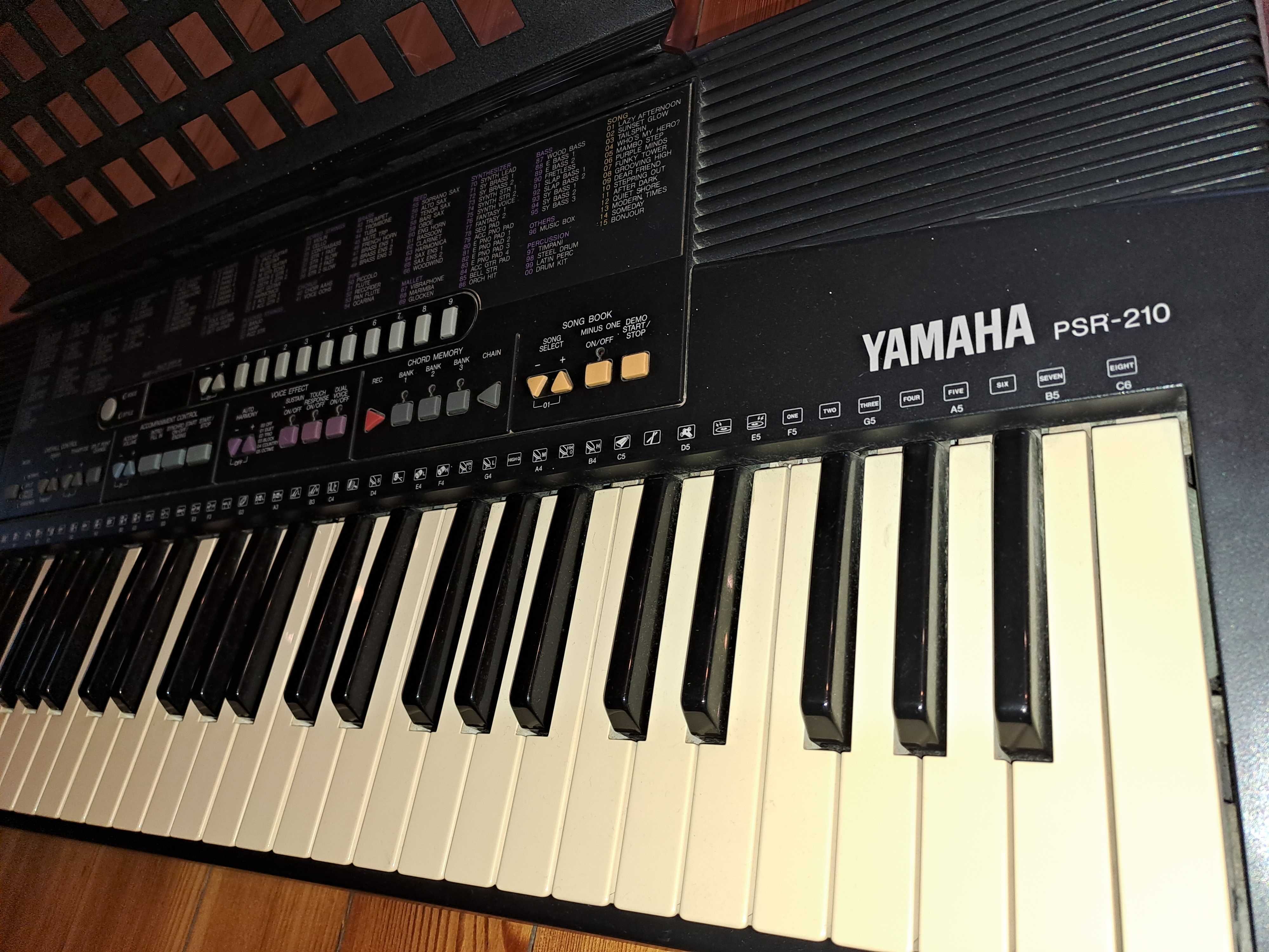 Yamaha par 210 keyboard organy