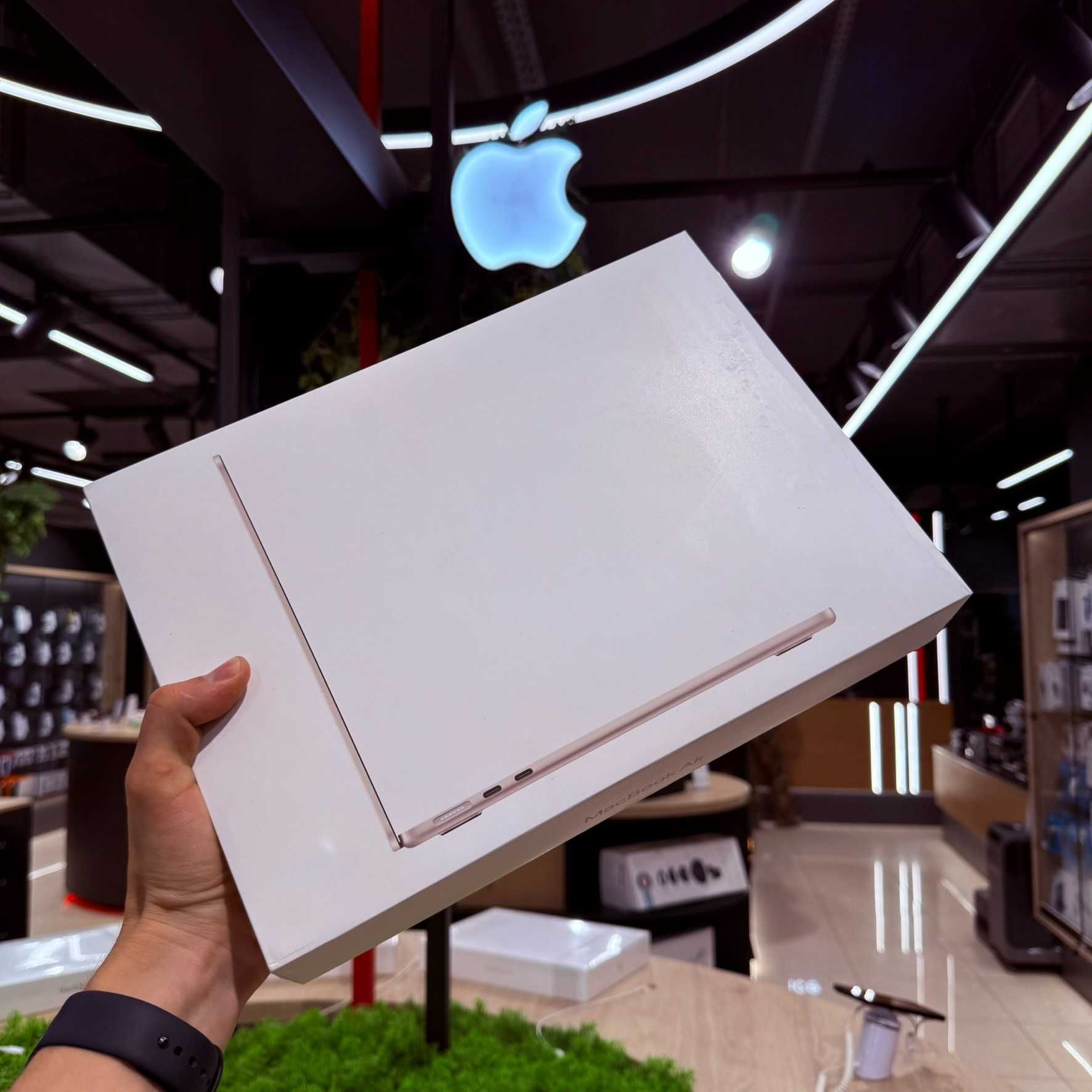 Ноутбук Apple MacBook Air 13" M3 16/256GB (2024) (MC8J4) Starlight