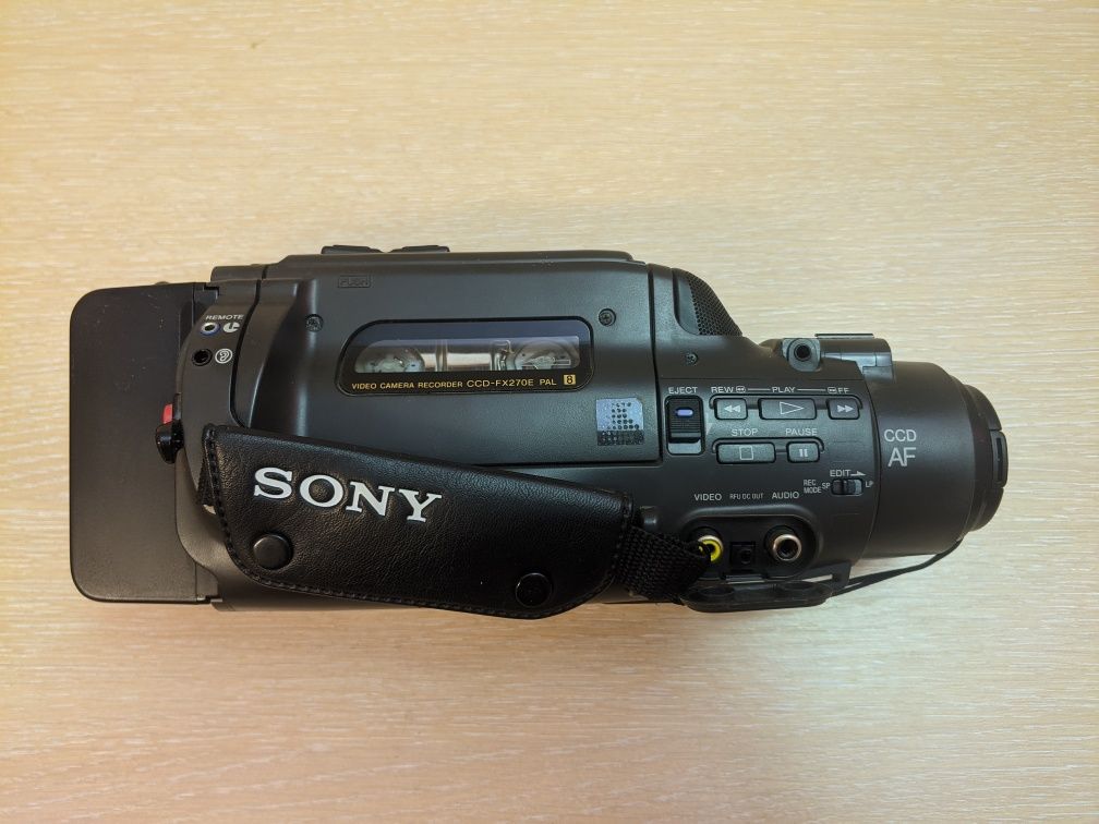 Видеокамера Sony Handycam Video 8  CCD-FX270E