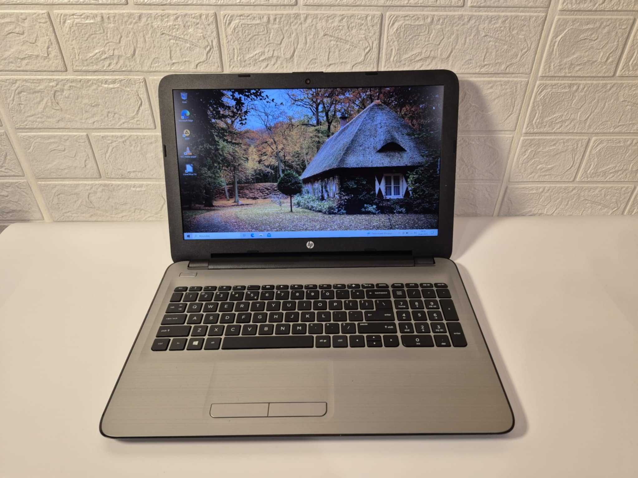 Jak NOWY HP 15 AMD A8 2.2Ghz/8GbDDR/256SSD/Radeon/BateriaNOWA