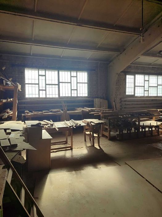 Продам   Комерцiйне виробничо складське примiщення   вул.Дрозда 7