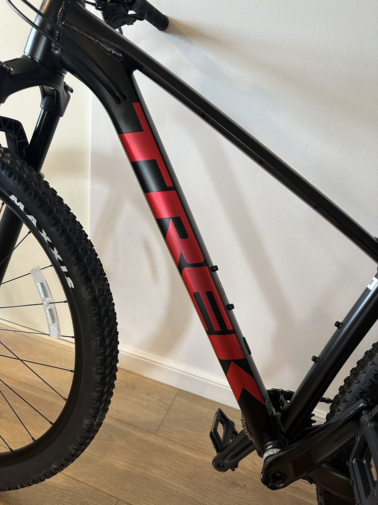 Trek X-Caliber 9 Black Satin - rozmiar ramy -M