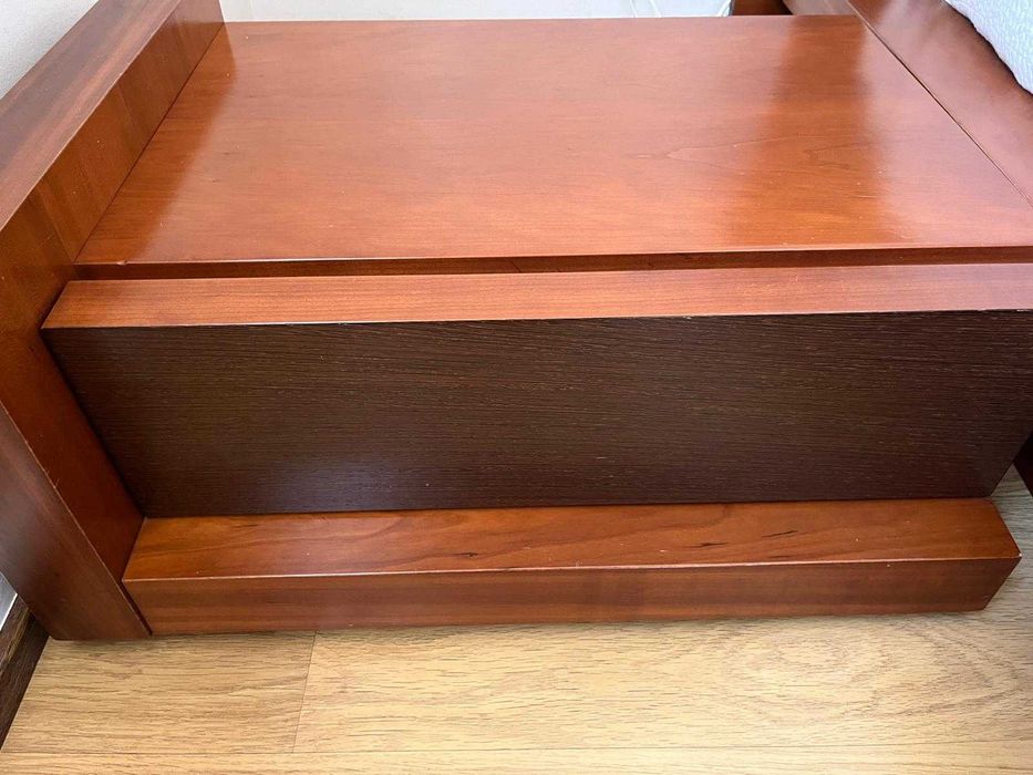 Cama casal e mesas cabeceira - cerejeira e wengué