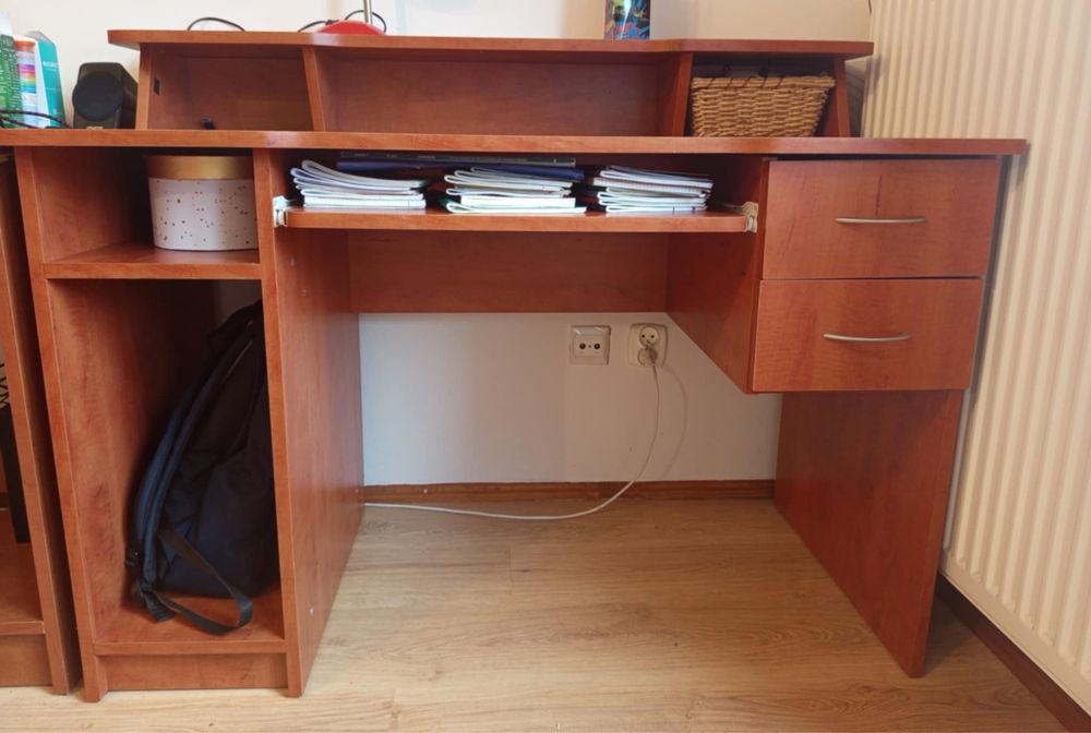 Sprzedam duże biurko 125 cm szerokości