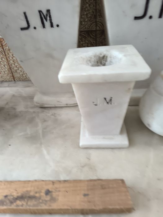 Apenas 2 jarras grandes  disponíveis - ver preco descrição