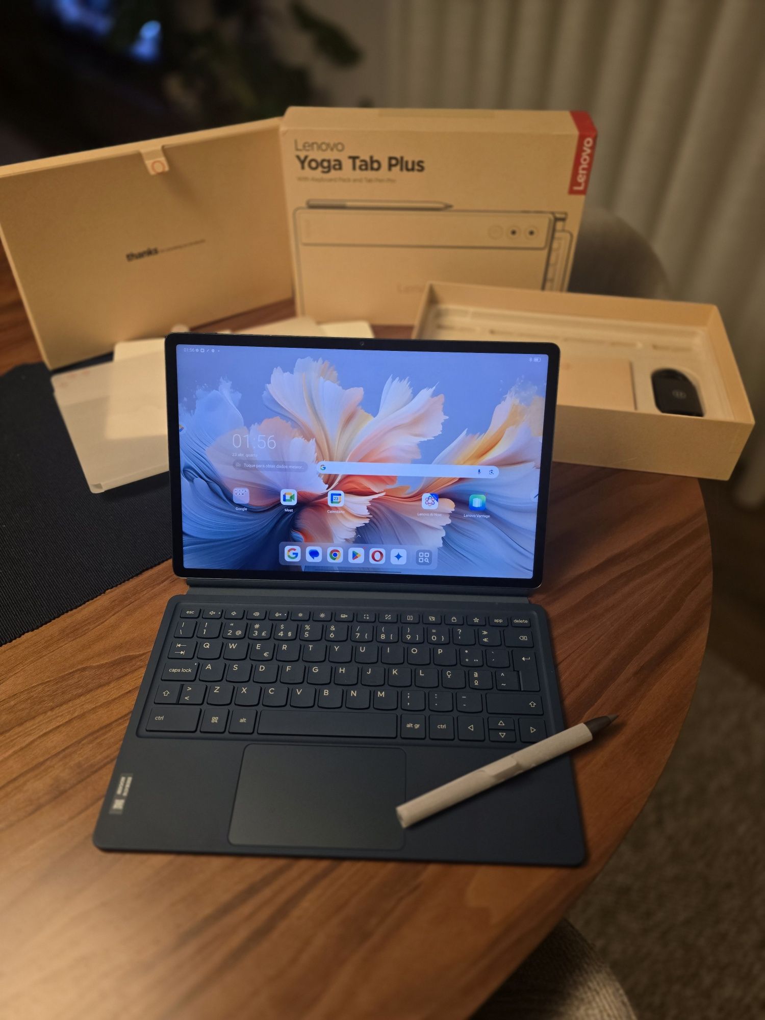 Lenovo Yoga Tab Plus 16GB/256GB NOVO + Teclado + Pen. Troca/retoma.