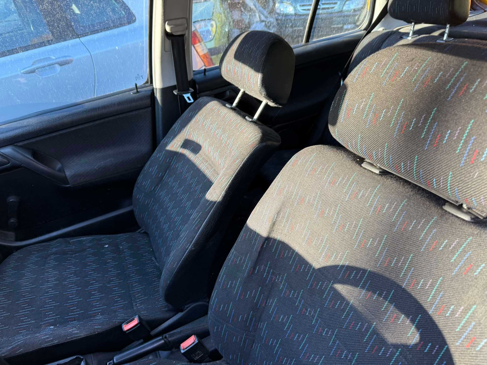 VW Golf 3 III na części skrzynia/klapa/lampy/drzwi/środek