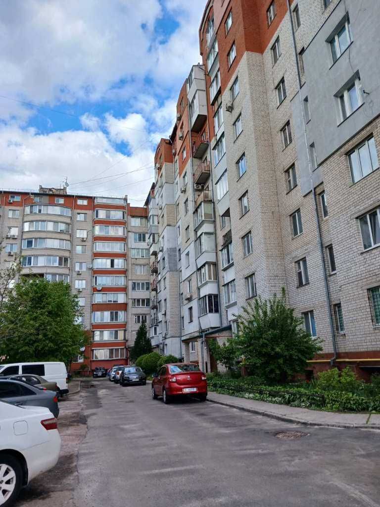 Продаж 1-но кімнатної квартири 43м2, р-н Парк, вул. Грушевського, 17-В