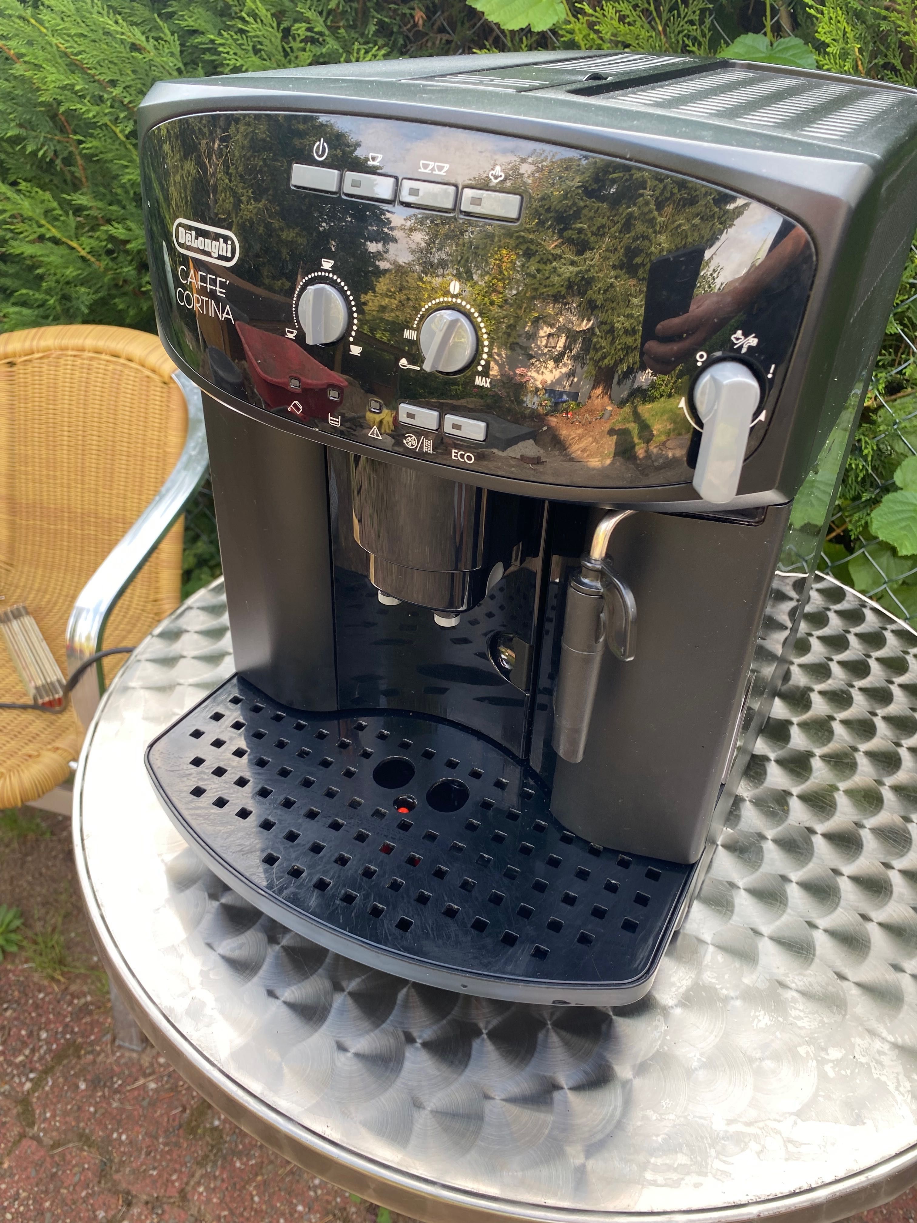 Кавоварка Delonghi Caffe Cortina ESAM2900